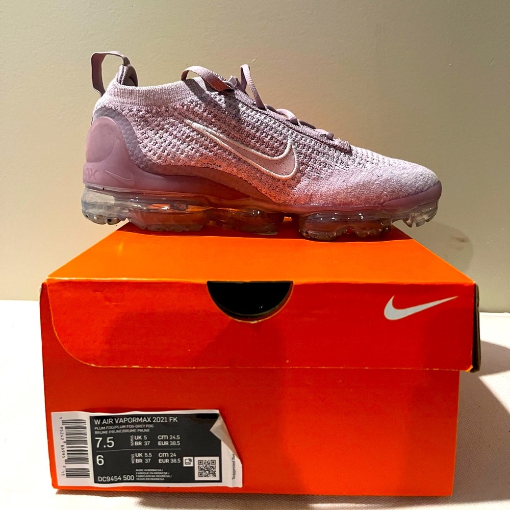Nike Women’s Vapormax Sneakers LIKE NEW!!!